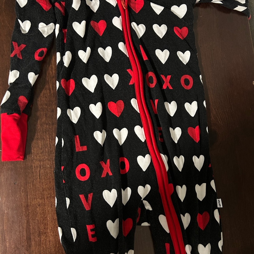 Little Sleepies Love Heart One Piece footie pajama - Black & Red hearts sz 18-24